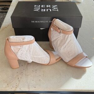 Naturalizer Women's Nude Block Heel Sandals color Opal size 6